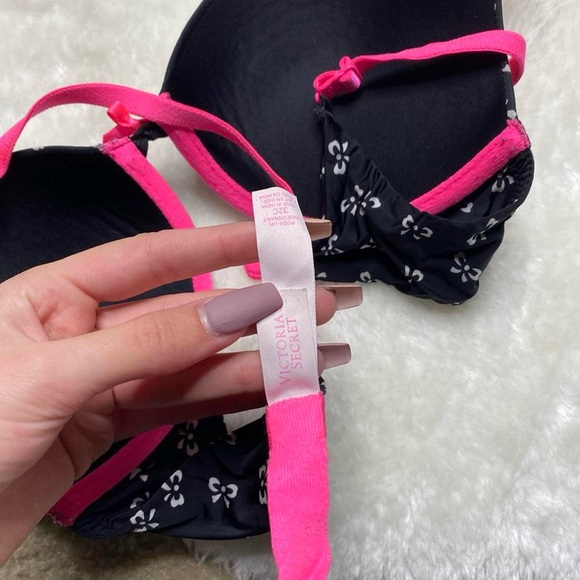 Victoria's Secret push up bra! Size 32C - Picture 3 of 4